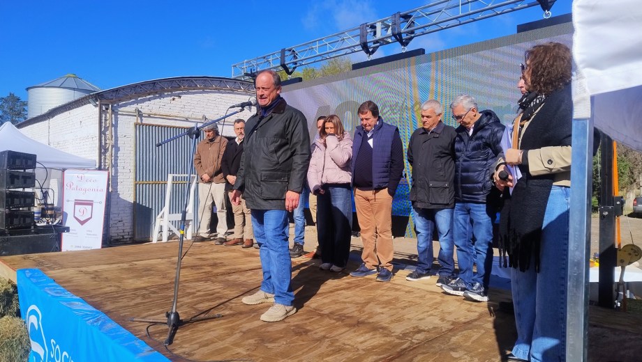 Javier Rotondo, vicepresidente de CRA, en la Expo Rural de Río Colorado.
