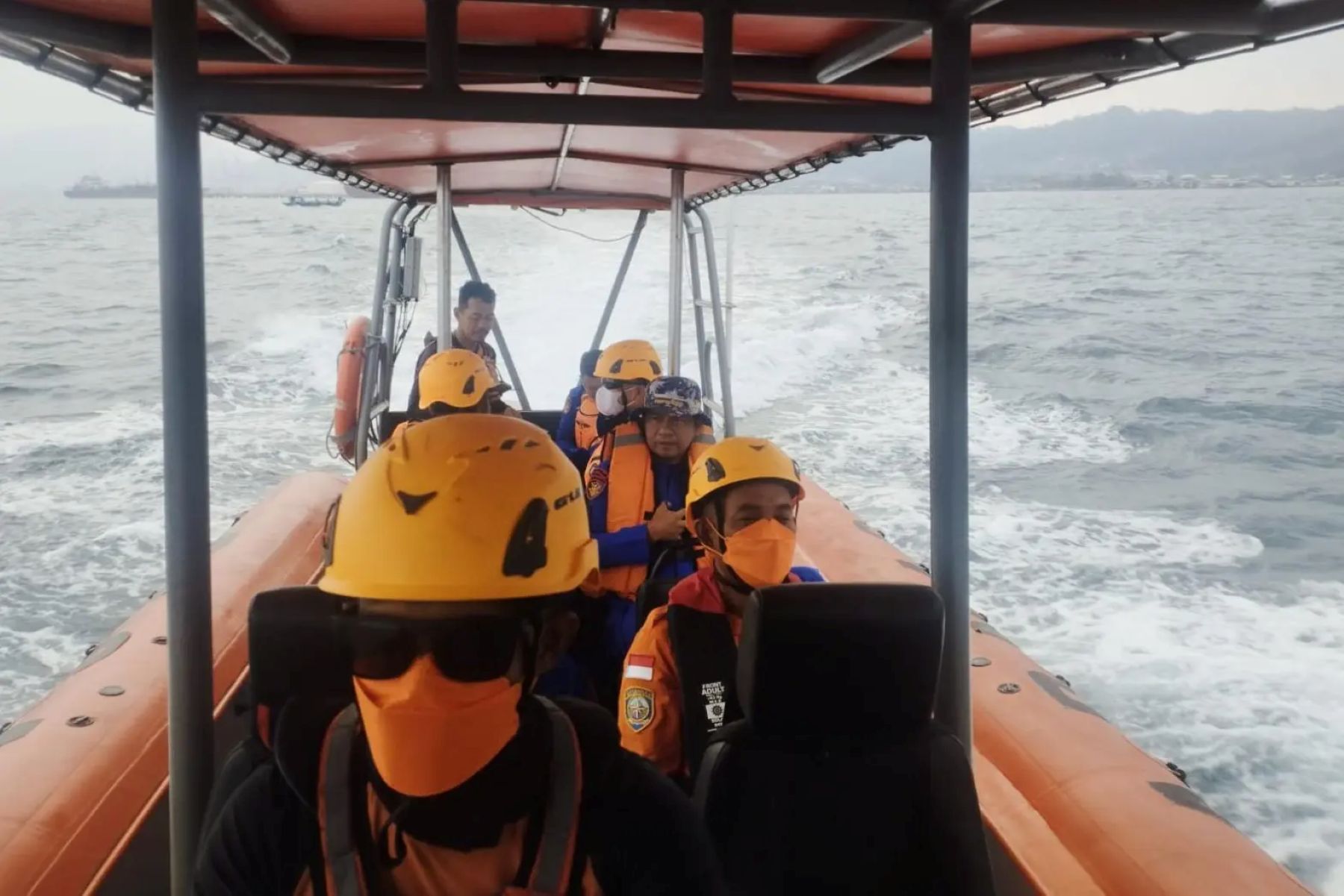 Desaparecieron ocho personas tras la erupción del volcán Anak Krakatoa: entre ellas hay cinco periodistas