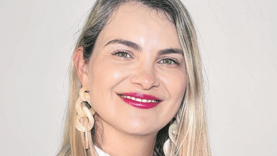 Dra. VALERIA BARBARO, Médica dermatóloga y especialista en medicina estética.