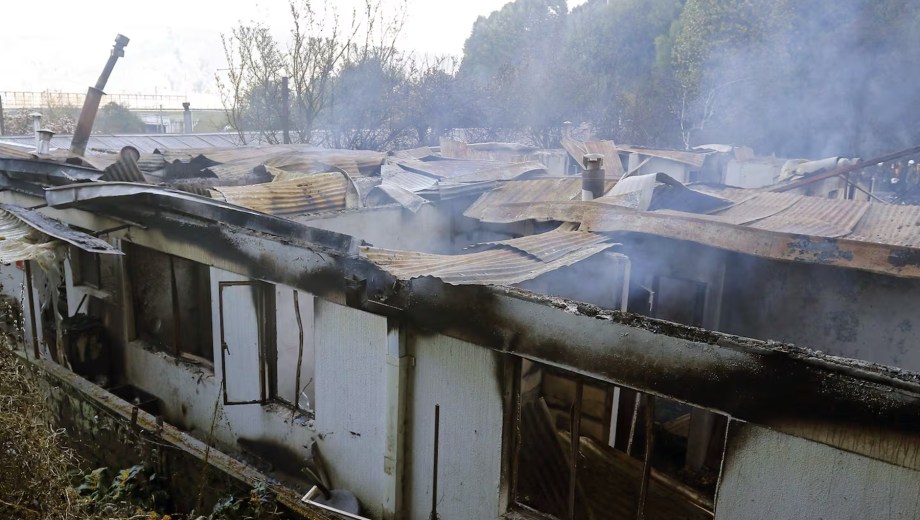 El fuego fue extinguido este sábado en la mañana. (Foto: Alejandro Zonez / AFP).
