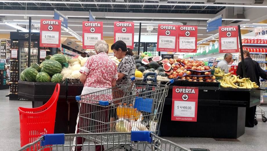 El relevamiento difundido por el BCRA prevé que el IPC de agosto ronde el 1,7%, impulsado por la desaceleración en alimentos y la estabilidad cambiaria. (Foto: Clarín Fotografía)