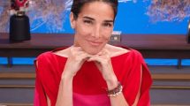 Imagen de Rojo y fucsia: la apuesta de Juana Viale por el color block esta primavera