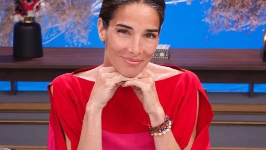 El look color block de Juana Viale en televisión.-