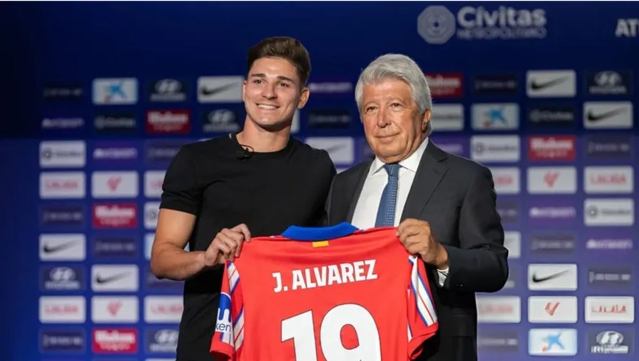 Enrique Cerezo, presidente del Atlético de Madrid, aseguró que el club rechazó dos ofertas por el delantero argentino.