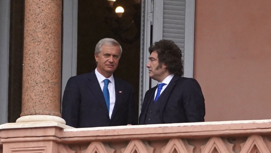 Javier Milei junto a Antonio Kast. Foto: Clarín Fotografía 