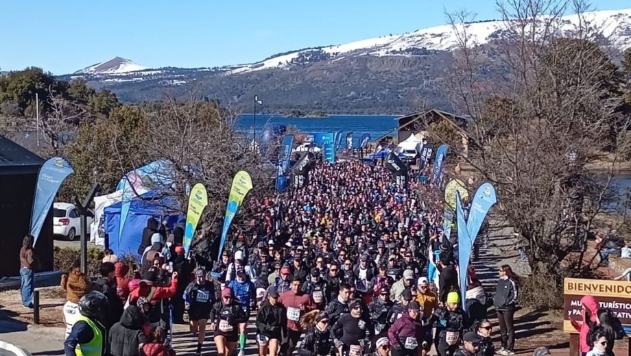 A correr. Así se largó la edición 13 del K21, un clásico del calendario. (Fotos Municipalidad de Villa Pehuenia-Moquehue)