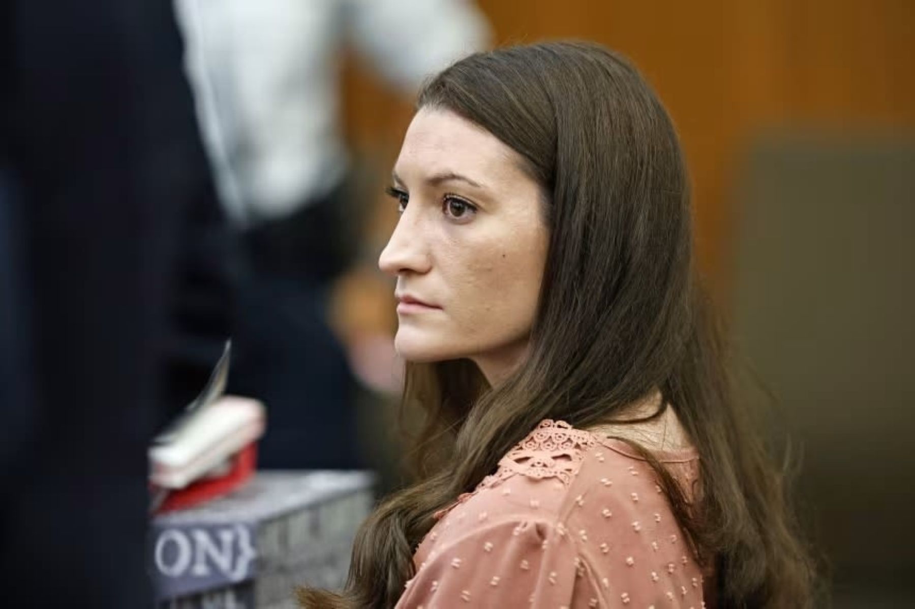 La enfermera Lindsay Clancy enfrenta juicio por la muerte de sus tres hijos