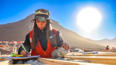 Las mujeres representan más del 60% de los estudiantes en tecnicaturas clave para la minería en Cuyo