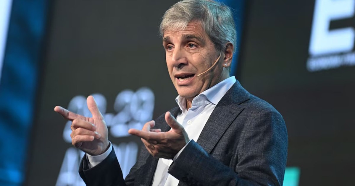 Luis Caputo responde a críticas de la UIA sobre la economía argentina