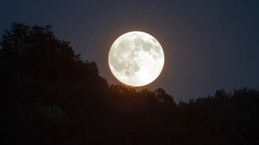 Luna llena en Aries: cómo impactará en los signos del zodíaco, según Mhoni Vidente