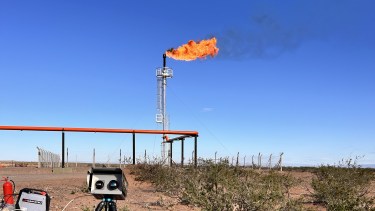 Operadoras de Vaca Muerta avanzan con mediciones directas para evaluar la eficiencia de sus antorchas