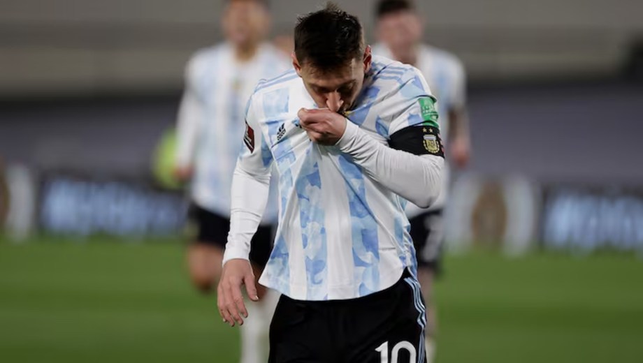 El escudo de la Selección Argentina le habló a Messi. 