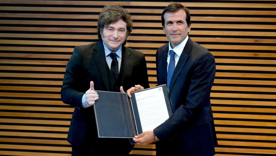 Milei nombró a Adolfo Cambiaso como embajador internacional del deporte argentino.