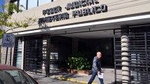 Imagen de Robo en Viedma: amenazó con un revólver a un taxista para quitarle el celular y llevaba otra pistola