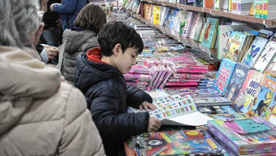 Libros, presentaciones y actividades culturales forman parte de la propuesta que se despliega durante el fin de semana. Foto Oscar Livera. 