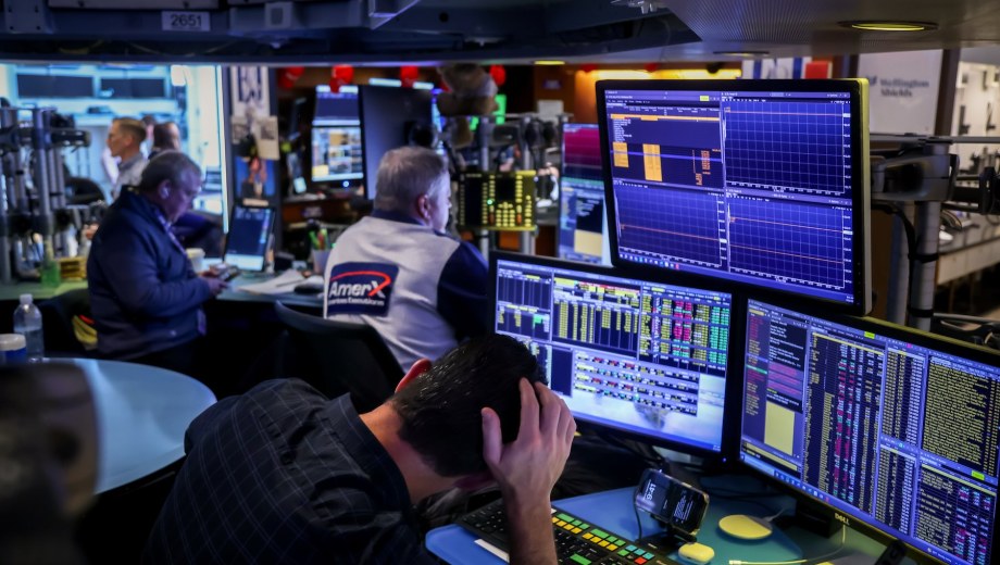 La plaza financiera operó con cautela este lunes: cayeron los bonos soberanos argentinos en Wall Street y el riesgo país trepó a 531 puntos. (Foto: gentileza)