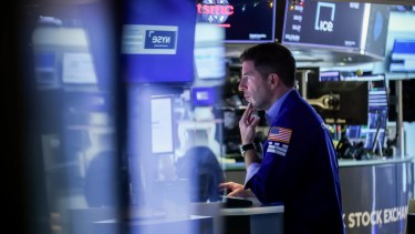 El riesgo país subió a 557 puntos: caen bonos y acciones y se encarece el financiamiento