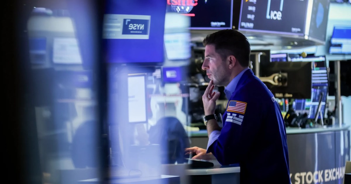 Aumento del riesgo país a 557 puntos impacta en bonos y acciones argentinas