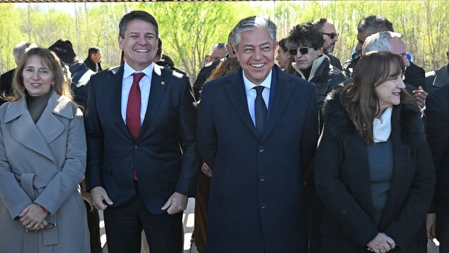 El intendente Mariano Gaido y el gobernador Rolando Figueroa en el aniversario de Neuquén (Florencia Salto)