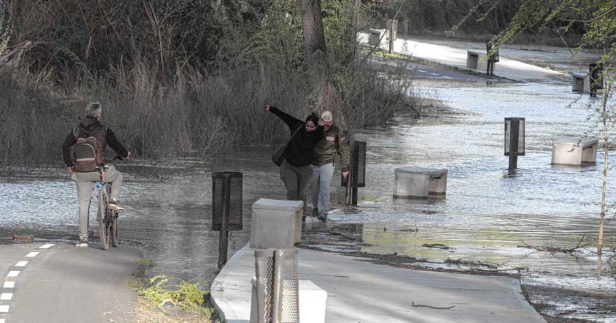 El río Neuquén presenta caudales elevados y alerta de crecidas