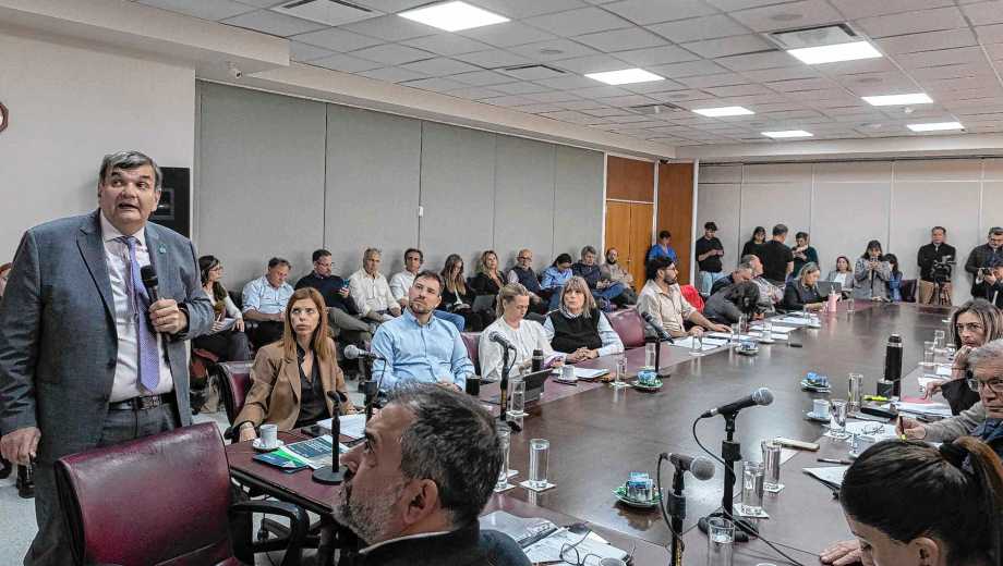 La Provincia firmó el acuerdo con las operadoras el mes pasado. Foto: Emiliano Ortiz. 