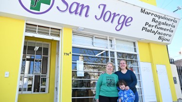 Juanita, sus 48 años como farmacéutica en Neuquén y un Bon o Bon que sintetiza su historia