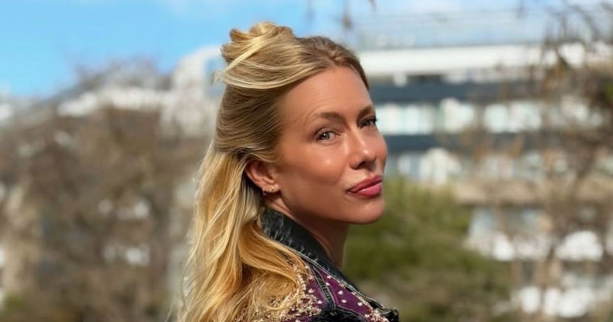 Nicole Neumann presenta un look primaveral con pantalón parachute y campera aviadora
