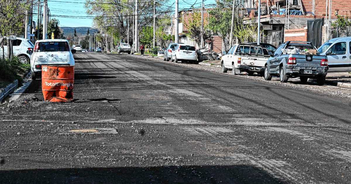 Avanza la repavimentación de la calle Copahue en Neuquén