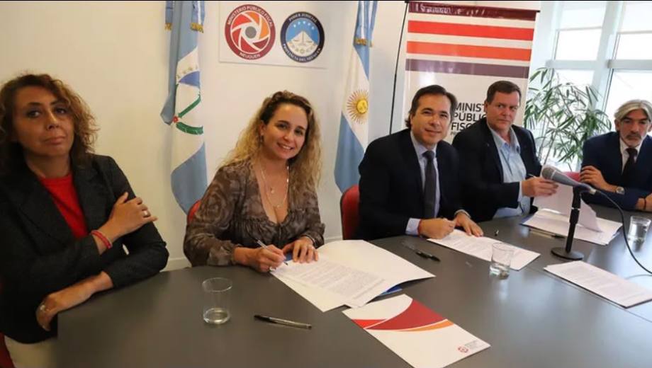 La subsecretaría de las Mujeres de la municipalidad de Neuquén y el acuerdo con la fiscalía general para que los beneficios económicos de los acuerdos por probation, lleguen a mujeres víctimas de violencia (gentileza)