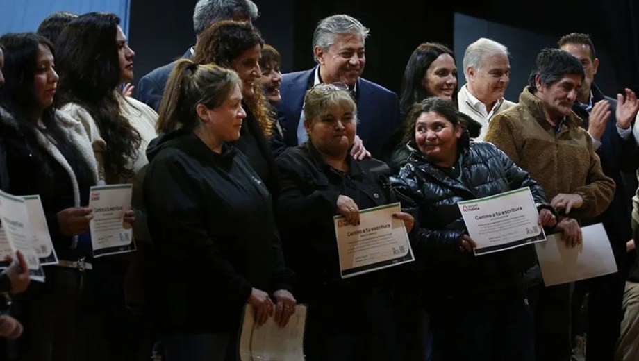 Las familias recibieron la documentación correspondiente. (Foto: Gentileza)