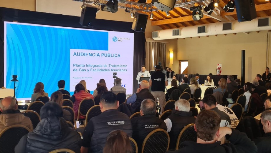 Se cumplió la audiencia de impacto ambiental por el GNL en Plaza Huincul (Foto: Andrea Vazquez)