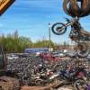 Imagen de Más de 200 vehículos abandonados fueron compactados en Plaza Huincul