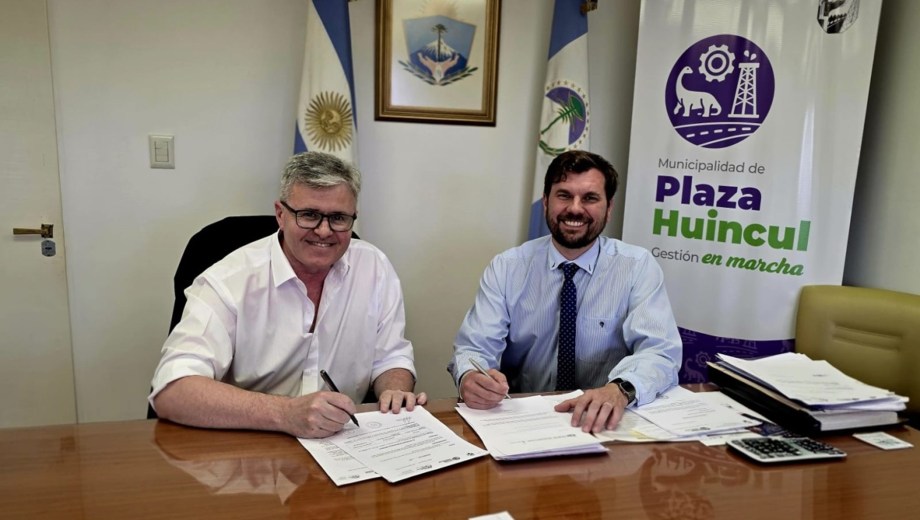 El decreto de designación ya fue rubricado por el jefe comunal huinculense. (Foto: Gentileza)