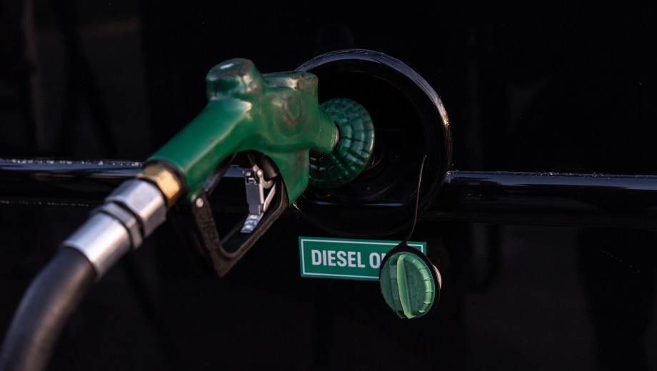 El aumento en el precio del petróleo por el conflicto en Ormuz suma presión a los surtidores de Estados Unidos. (Foto: gentileza AP)