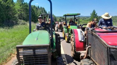 Tractorazo yerbatero: productores le entregaron un petitorio a Milei en Misiones