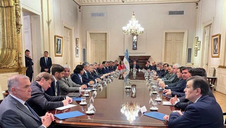 Milei convocó a diputados y senadores de La Libertad Avanza a una nueva reunión en Casa Rosada.