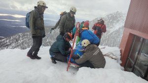 Entre nieve y fuertes ráfagas, rescataron a una mujer lesionada en el cerro López