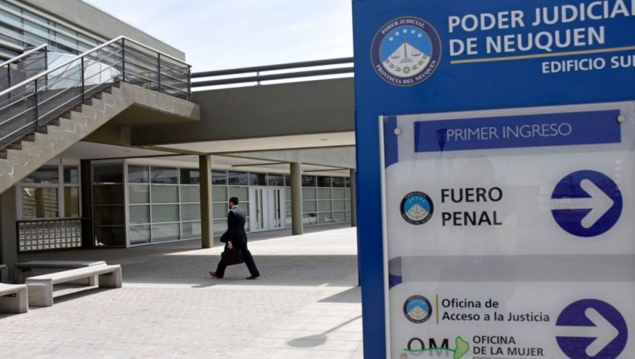 El hecho ocurrió en un sector de la meseta cercano al Parque Industrial de Centenario, en una zona conocida como “el basural”.

