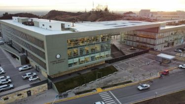 Amenazó a una docente y golpeó a dos directivas en Neuquén: la Fiscalía pidió 1 año y 6 meses de prisión efectiva