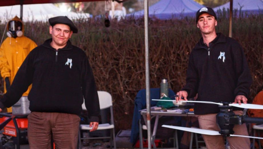 Santiago Vázquez y Gonzalo Díaz, al frente del proyecto de aplicaciones con drones agrícolas. Foto: Gentileza.