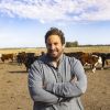 Imagen de Cebolla para vender, cultivos para alimentar y ganado para engordar: así una familia produce en la Patagonia