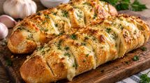 Imagen de Cómo hacer pan de ajo brasileño: la receta fácil y cremosa para acompañar el asado