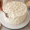 Imagen de No necesitás manga: el truco de la cuchara para decorar una torta y que quede espectacular