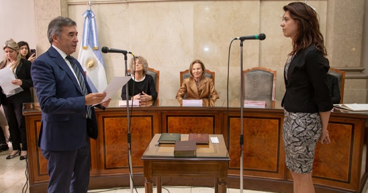 Revocan sobreseimiento de un adolescente y apartan a la jueza del caso