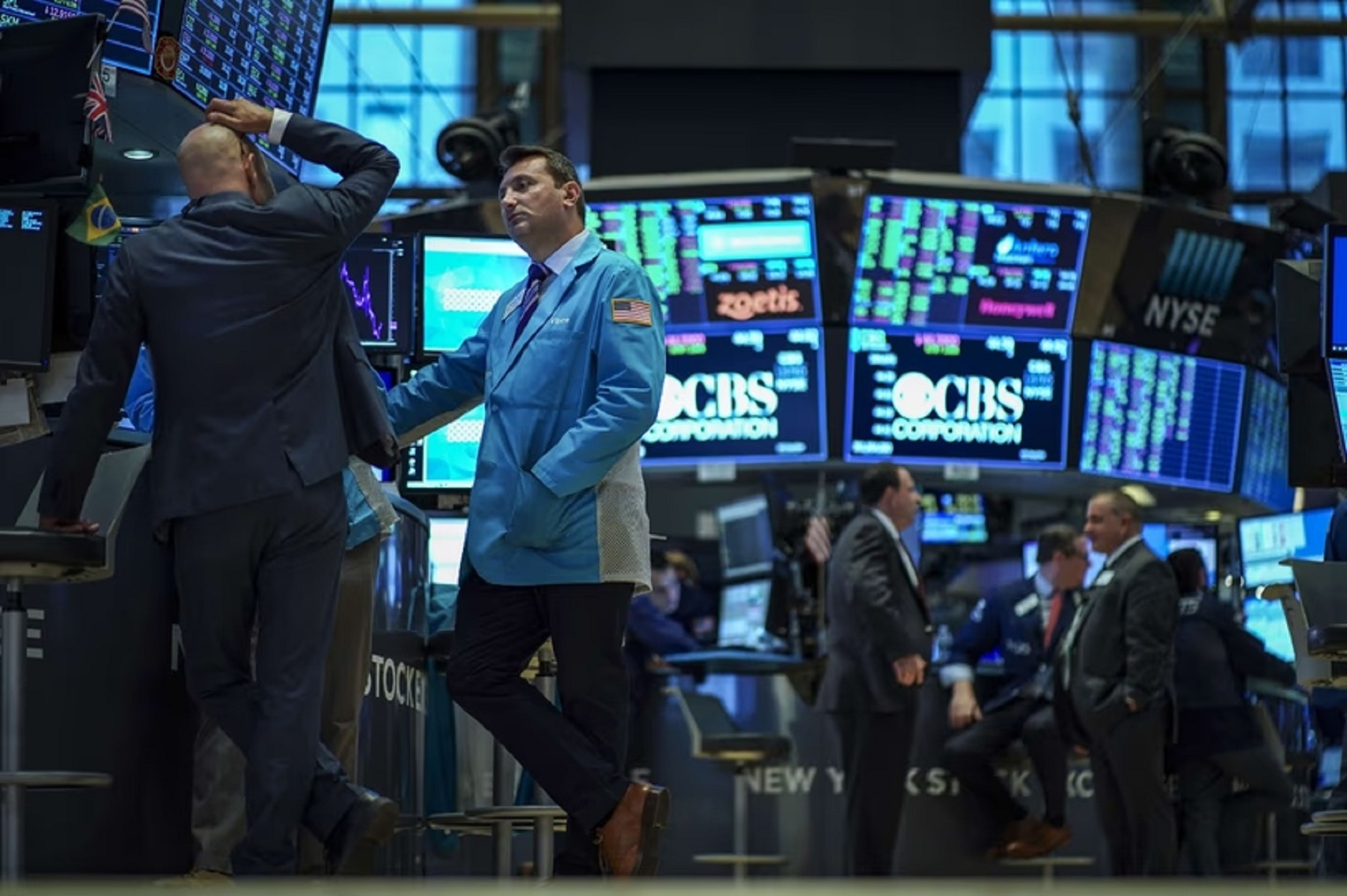 Los bonos argentinos caen y el riesgo país se aproxima a los 500 puntos