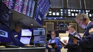 El riesgo país volvió a subir y el dólar cerró la semana en alza