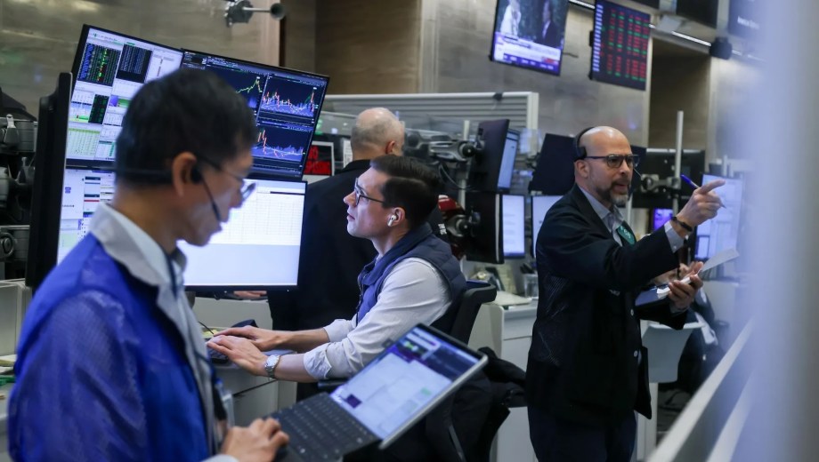 Los bonos soberanos en dólares cayeron hasta 1,2% y el riesgo país se ubicó en 555 puntos básicos, manteniéndose en su nivel más alto desde mayo. (Foto: Archivo) (Foto: gentileza)