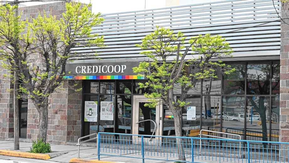 Banco Credicoop, Sede General Roca, ubicado en la calle 9 de julio. Foto gentileza.