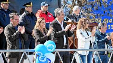 En fotos, así se vivió el desfile por el 147° aniversario en Roca: un domingo de colores, tradición y alegría