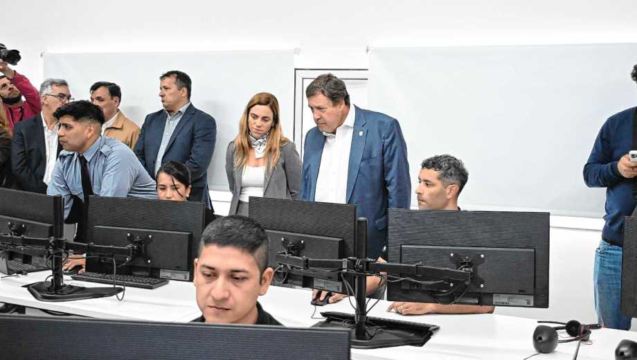 La inauguración contó con la presencia de ministros, legisladores, concejales y vecinos. Foto: Franco Urchipía.